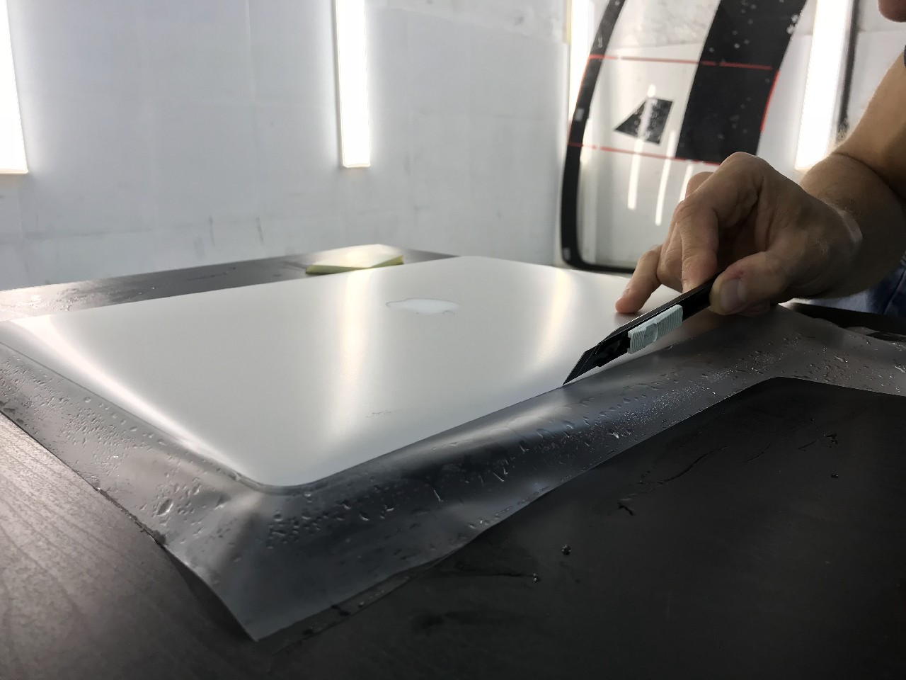 Фото Защитить MacBook Pro матовой пленкой, сделав его вечным!