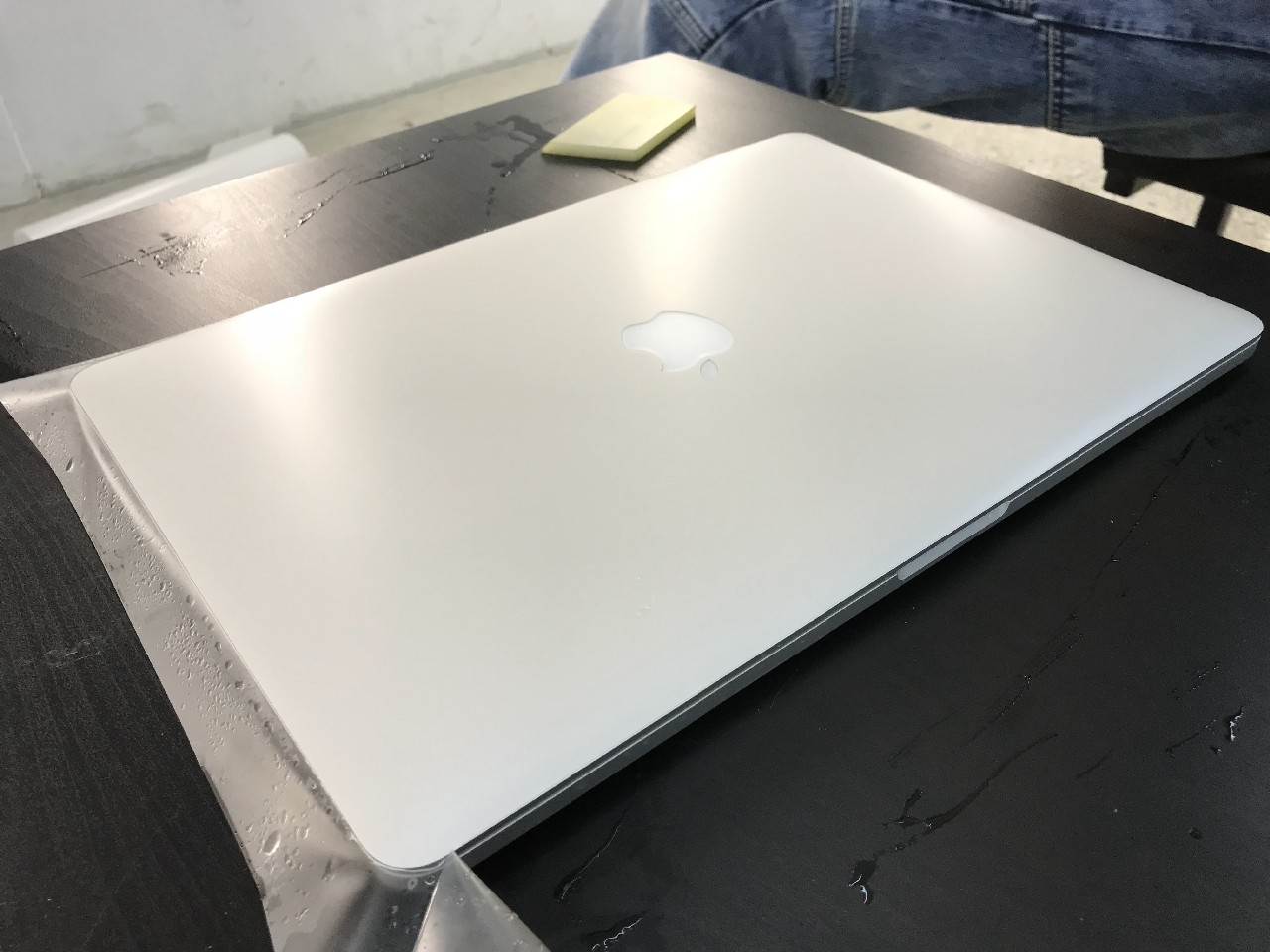 Фото Защитить MacBook Pro матовой пленкой, сделав его вечным!