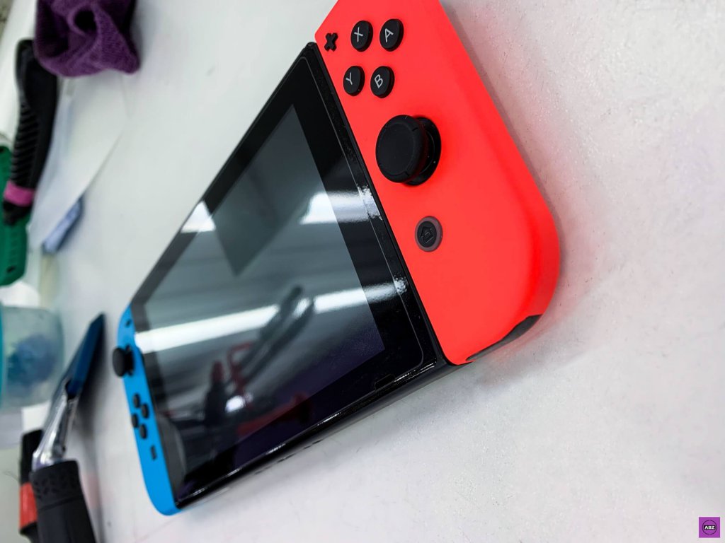 Nintendo Switch под антигравийной пленкой. С игрой по жизни!