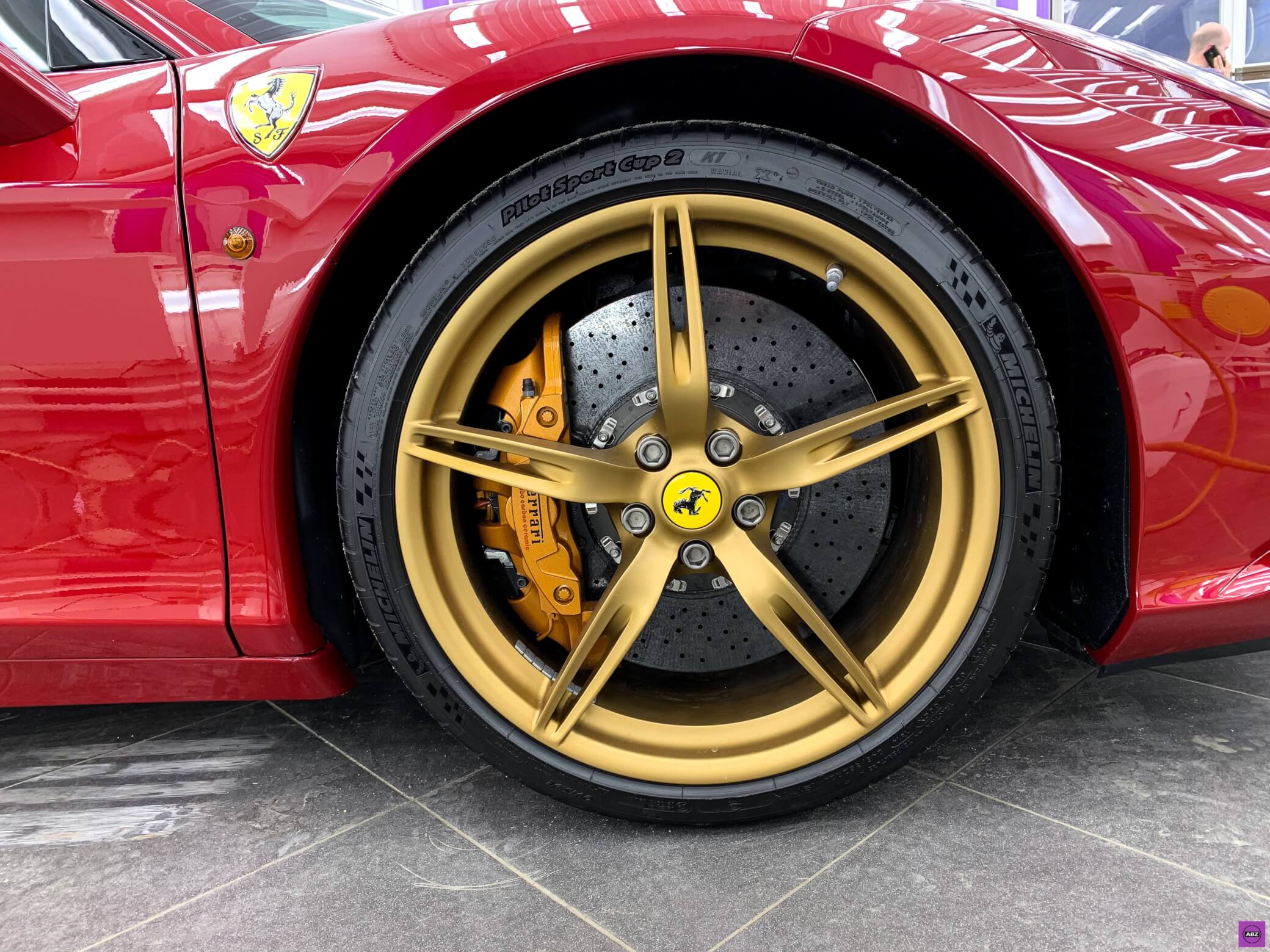 Фото Огненная Ferrari 458 Speciale в керамике — чего не хватает?