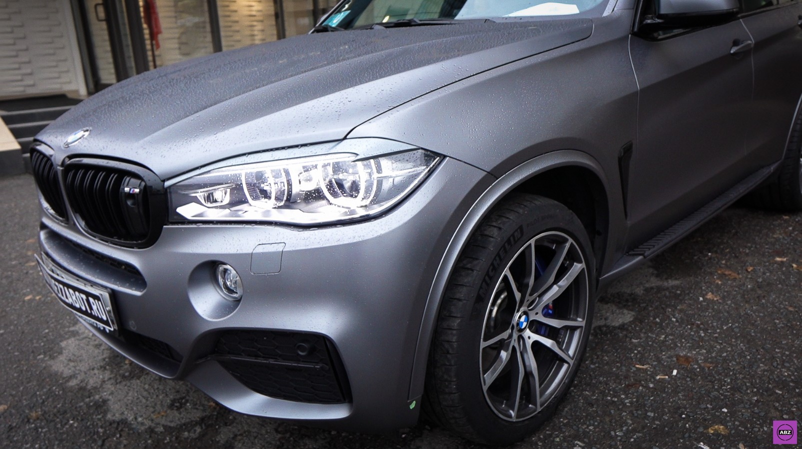 Фото Оклейка BMW X5M — перевоплощение из глянца в матовый