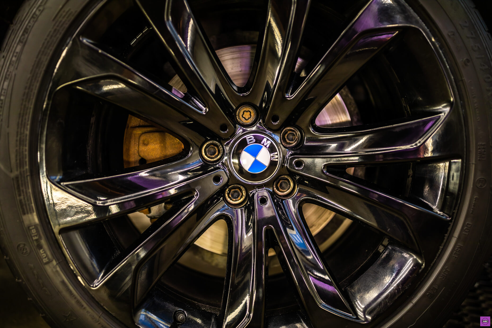 Фото Рецепт идеального блеска для BMW X6M — полировка и керамика