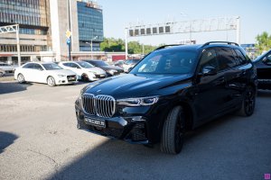 Фото BMW X7 под защитой LLumar