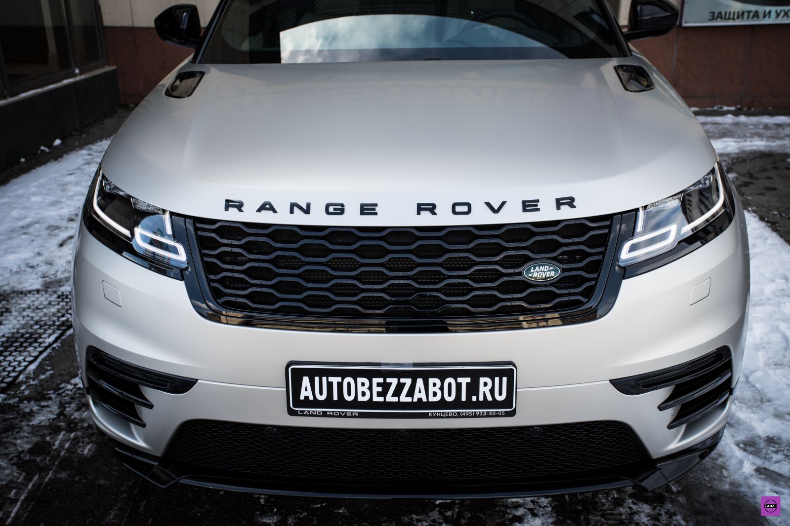 Фото бронирования фар автомобиля Range Rover Velar