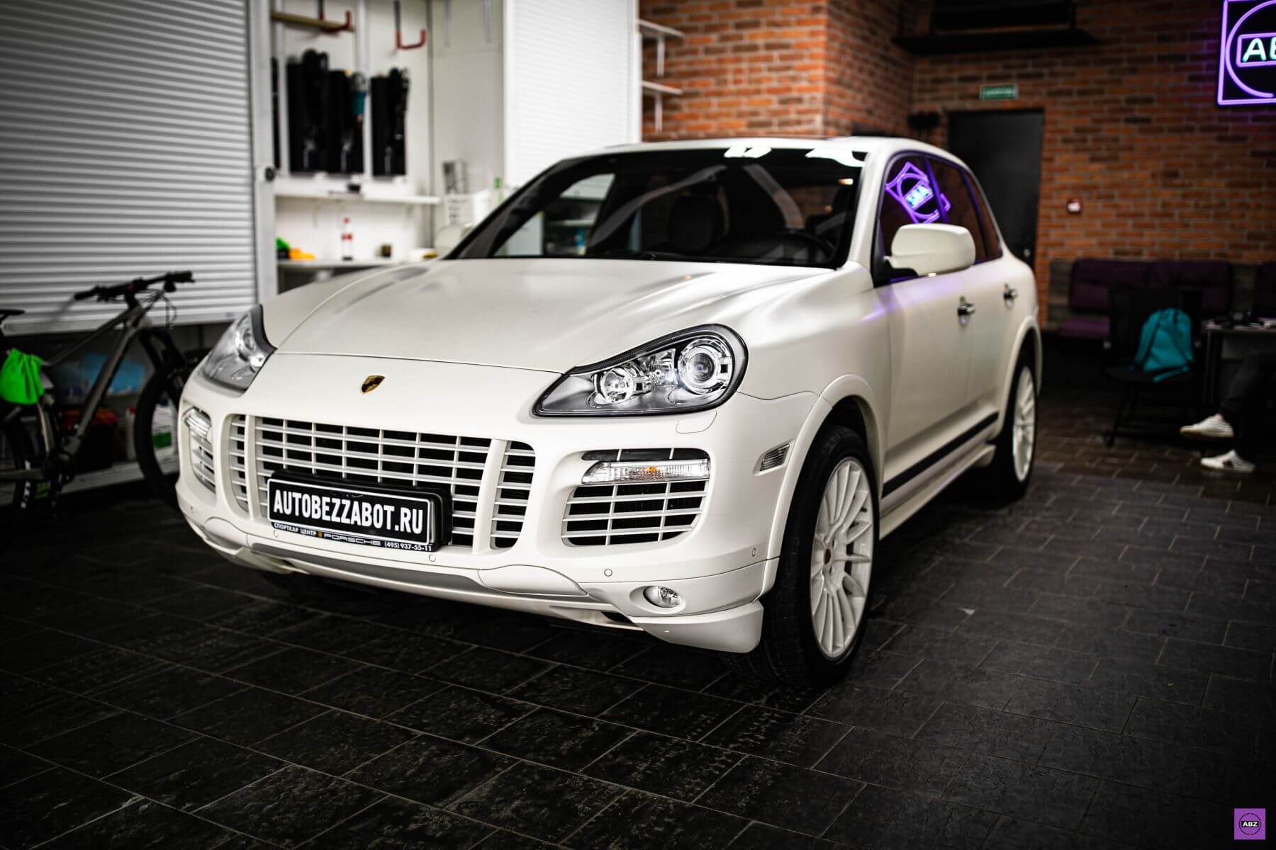 Фото Как матовый винил защитил белый Porsche Cayenne за год?