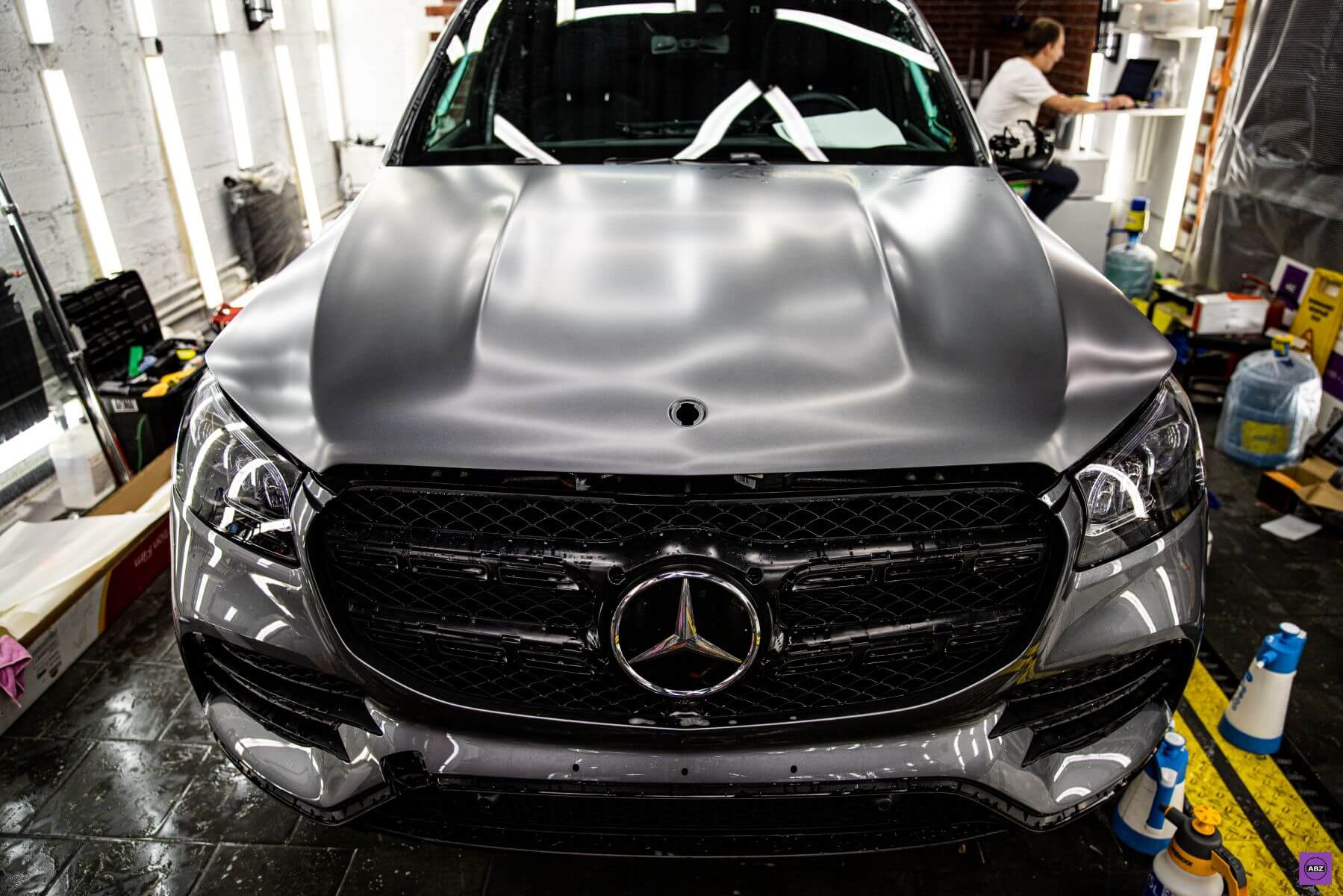 Фото Матовый полиуретан Llumar для нового Mercedes-Benz GLS цвета мокрый асфальт