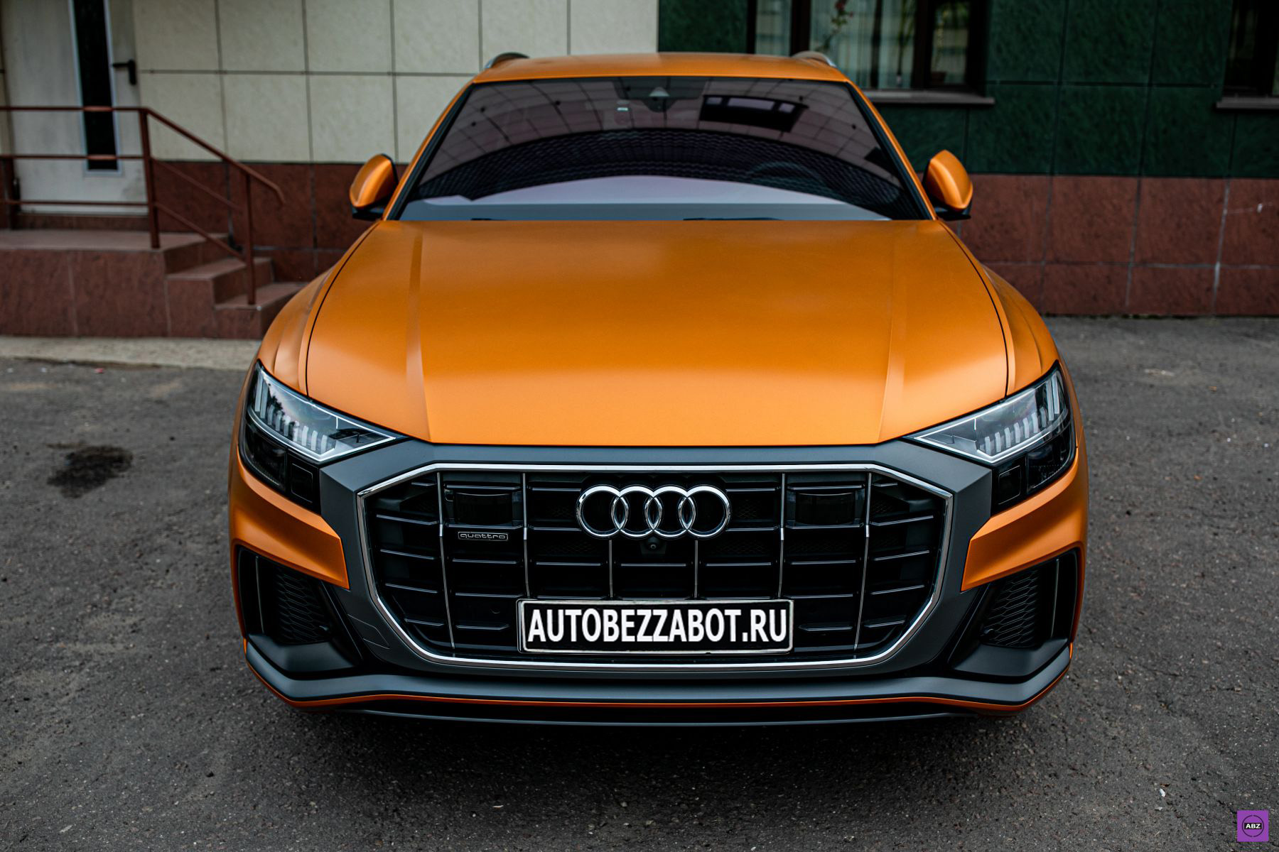 Фото Audi Q8 в цвете Dragon Orange — заменили глянец на мат