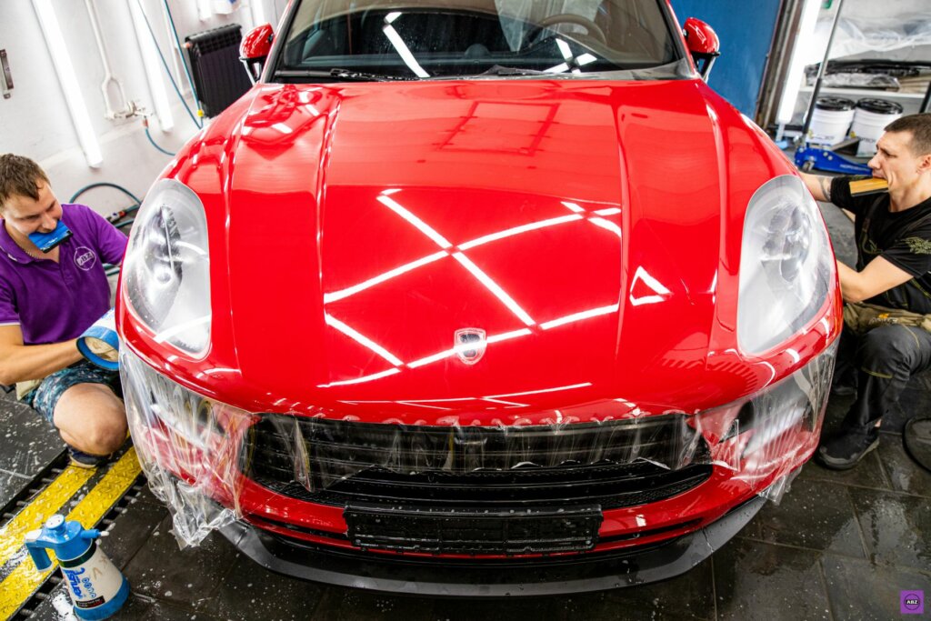 Защита капота Porsche Macan полиуретаном