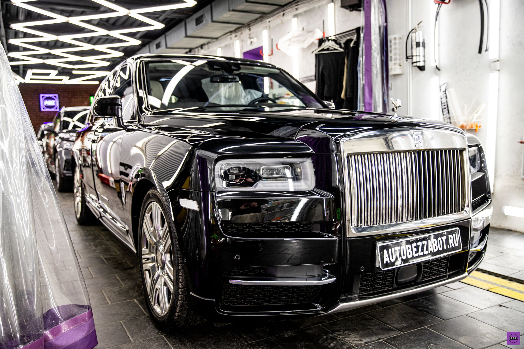 Фото Rolls Royce Cullinan — роскошь, нуждающаяся в надежной защите