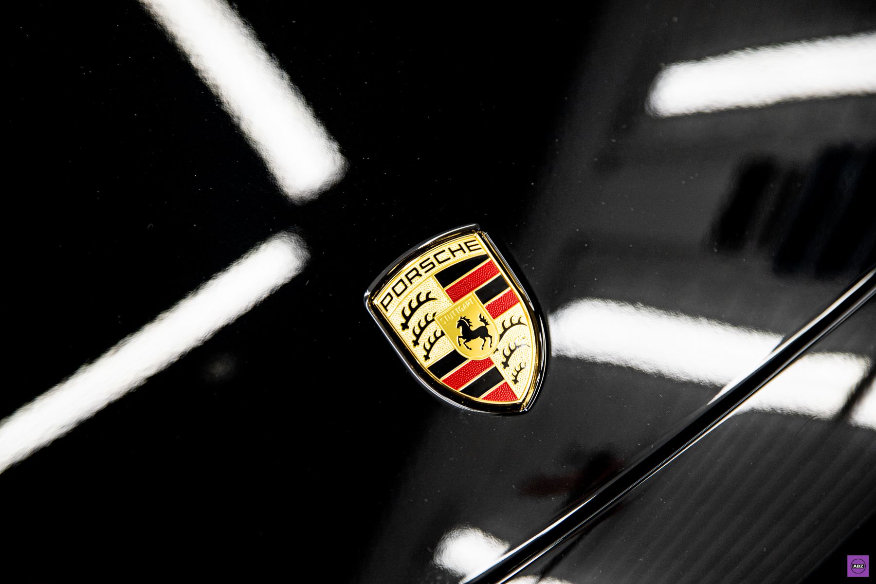 Фото Самый капризный цвет Porsche Cayenne неметаллик Black царапается от воздуха