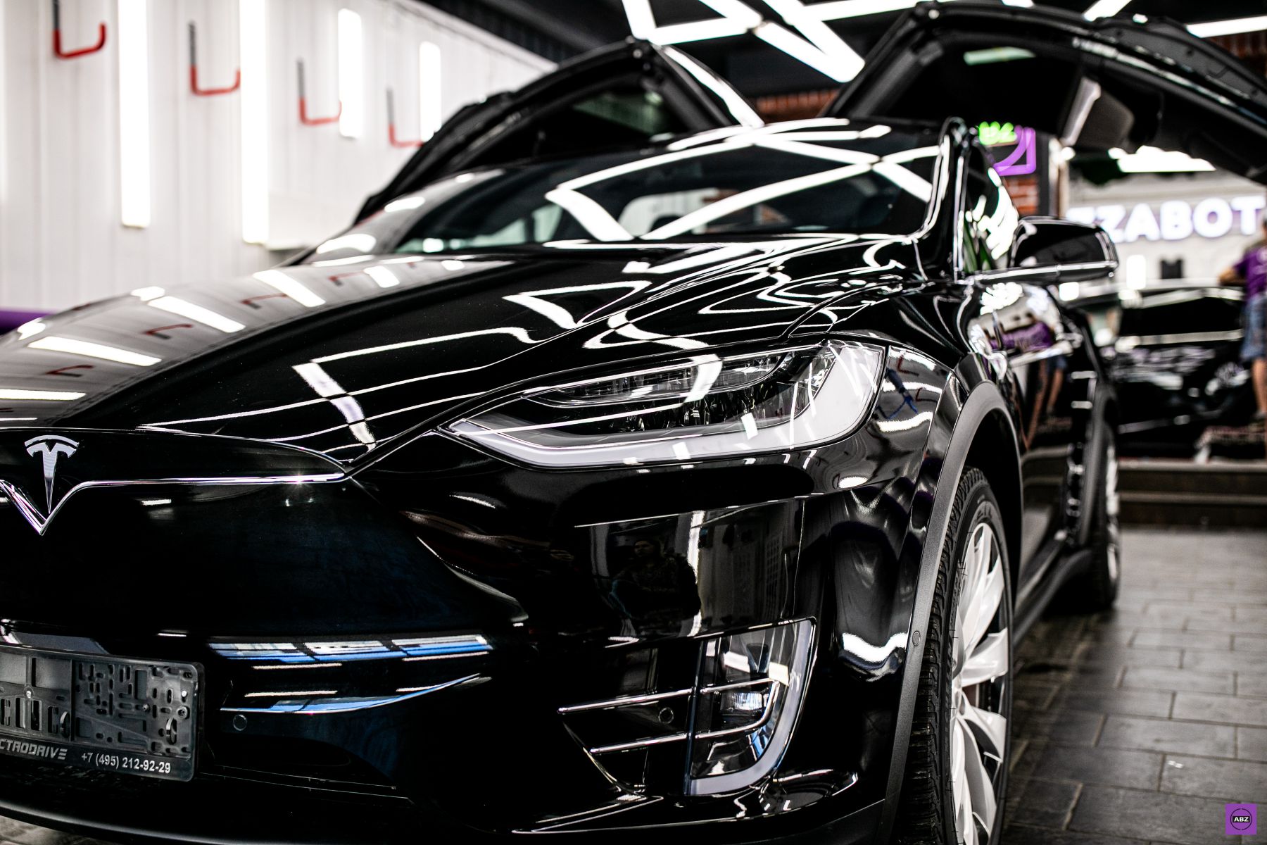 Фото Сколько стоит заменить лобовое стекло на Tesla Model X