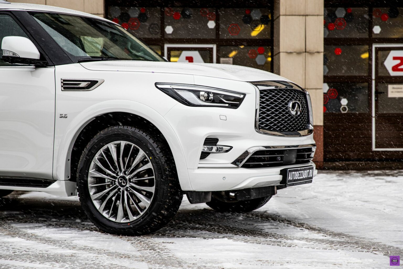 Что лучше лексус 570 или инфинити qx80