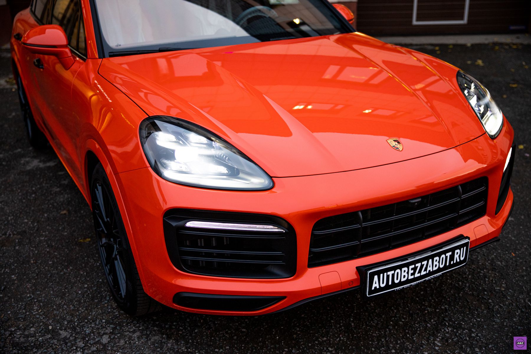 Фото Porsche Cayenne Orange Lava если любишь — защищай