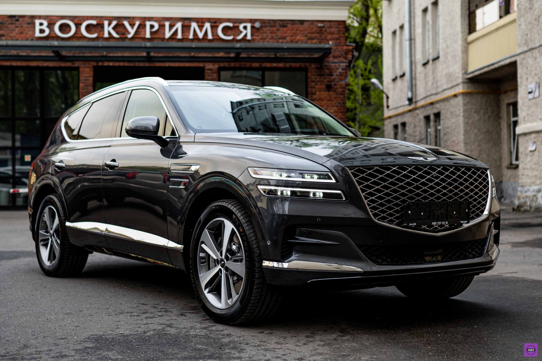 Первый кроссовер от Genesis GV80 под антигравийной пленкой Llumar