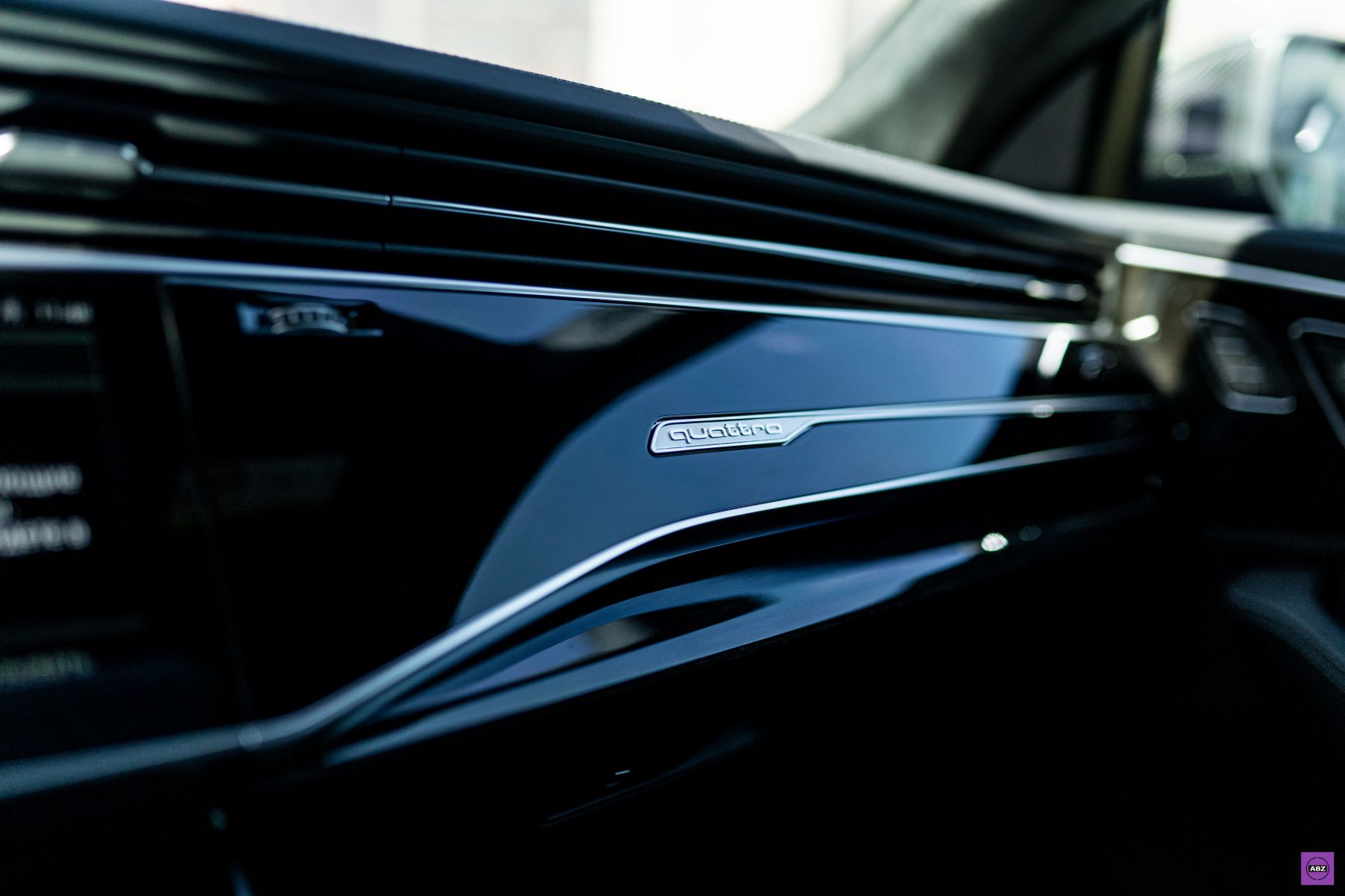 Фото Эксклюзивный тюнинг и защита Audi Q8 Black Cherry матовым полиуретаном