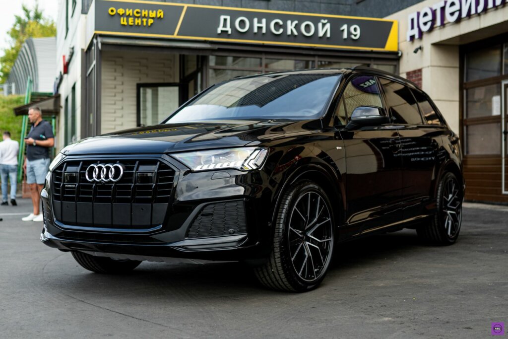 Оклейка Audi Q7 плёнкой: гид по защите кузова 5 оклейка Audi Q7 плёнкой — Audi Q7 Черный