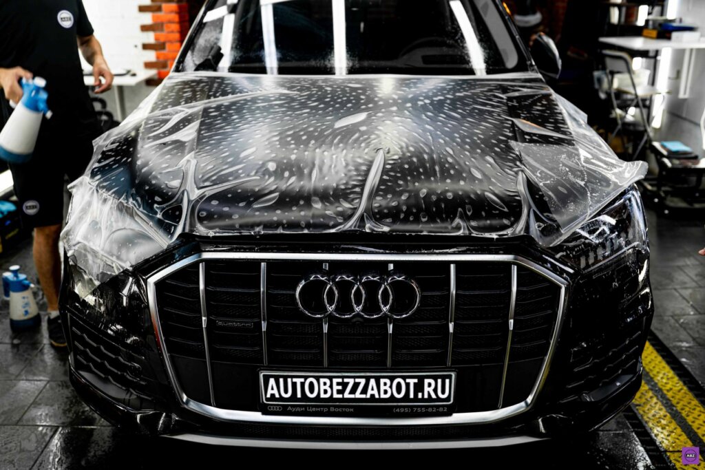 Оклейка Audi Q7 плёнкой: гид по защите кузова 1 оклейка Audi Q7 плёнкой — Audi Q7 Черный