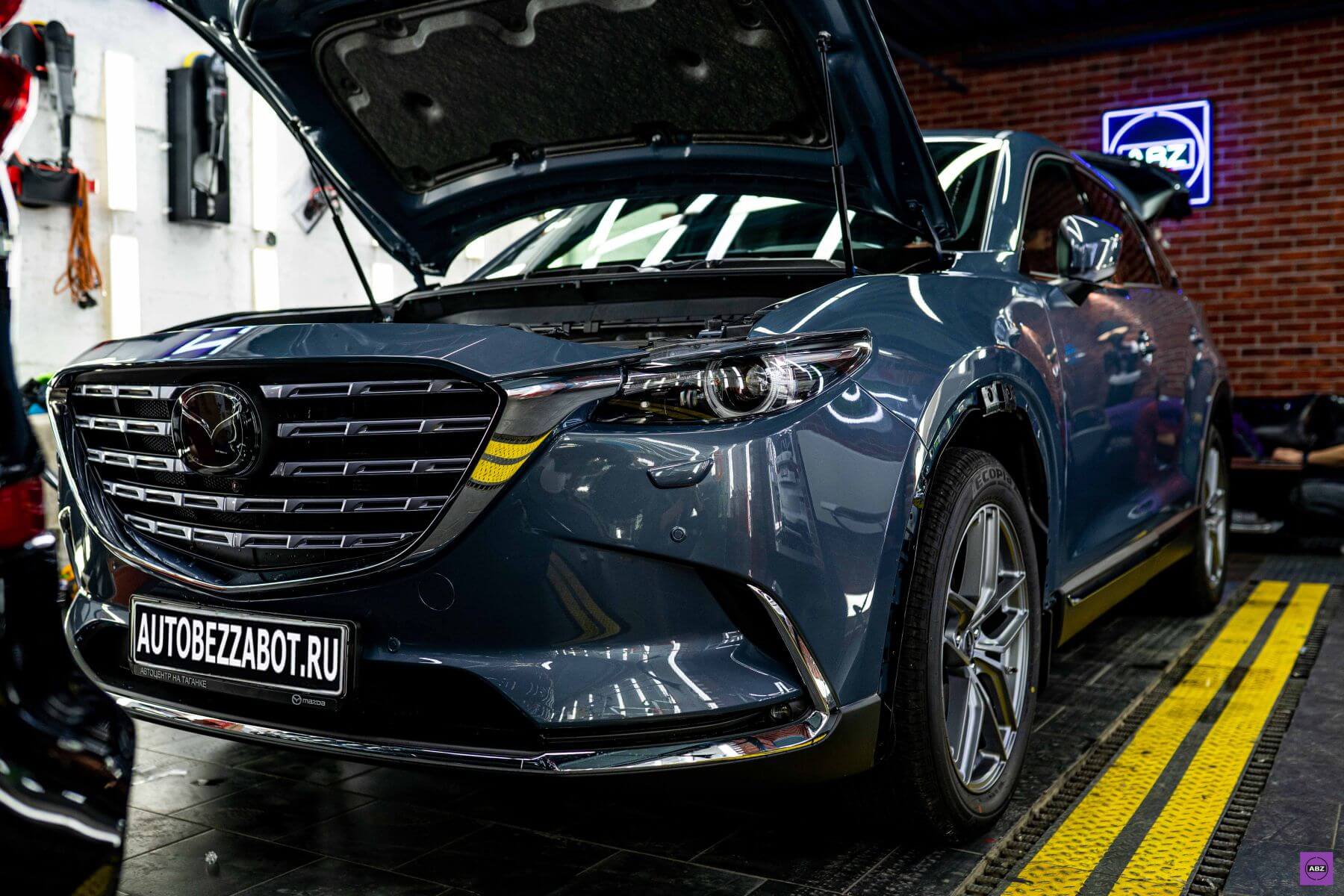 Фото Продуманный детейлинг Mazda CX-9: защита кузова, хрома, салона, лобового стекла и шумоизоляция