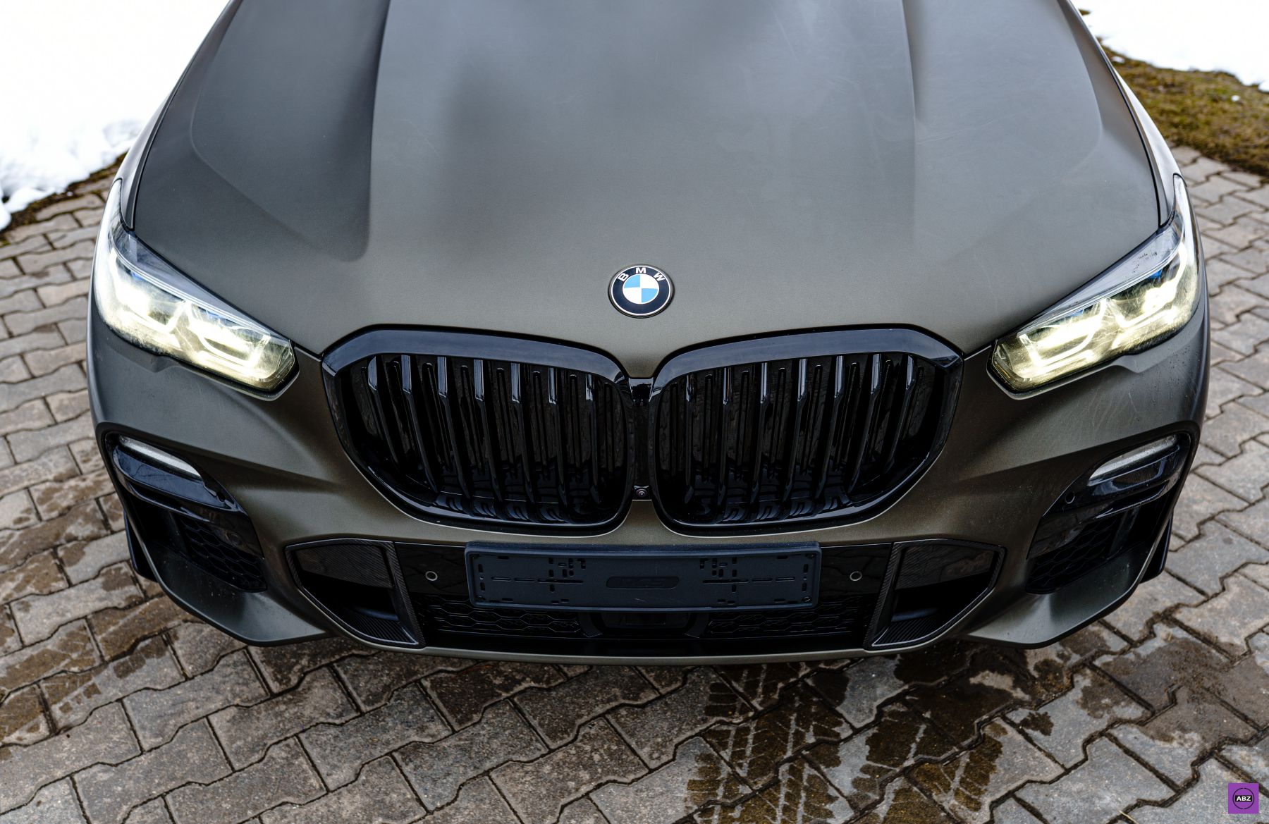 Фото BMW X5 Manhattan Metallic в глянце или матовый стайлинг?