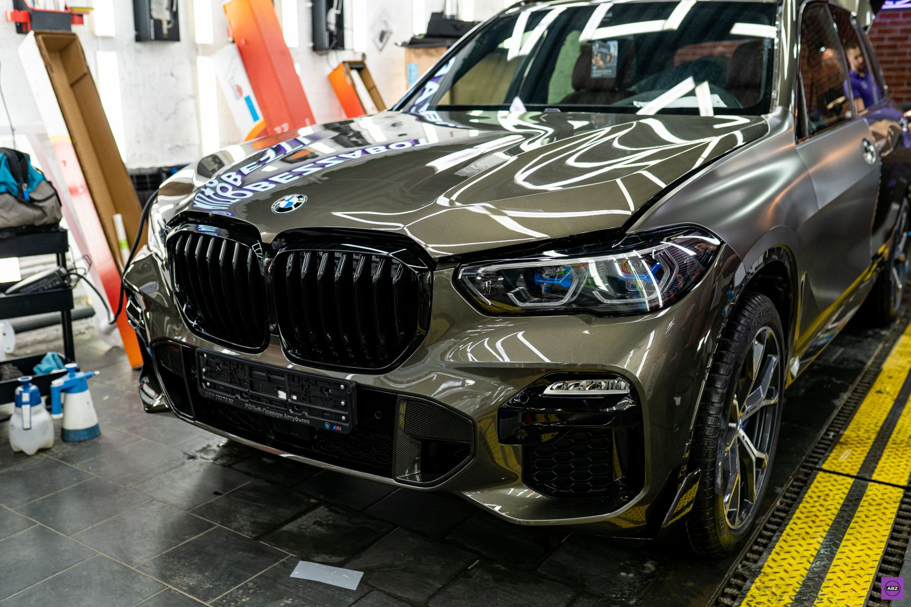 Фото BMW X5 Manhattan Metallic в глянце или матовый стайлинг?