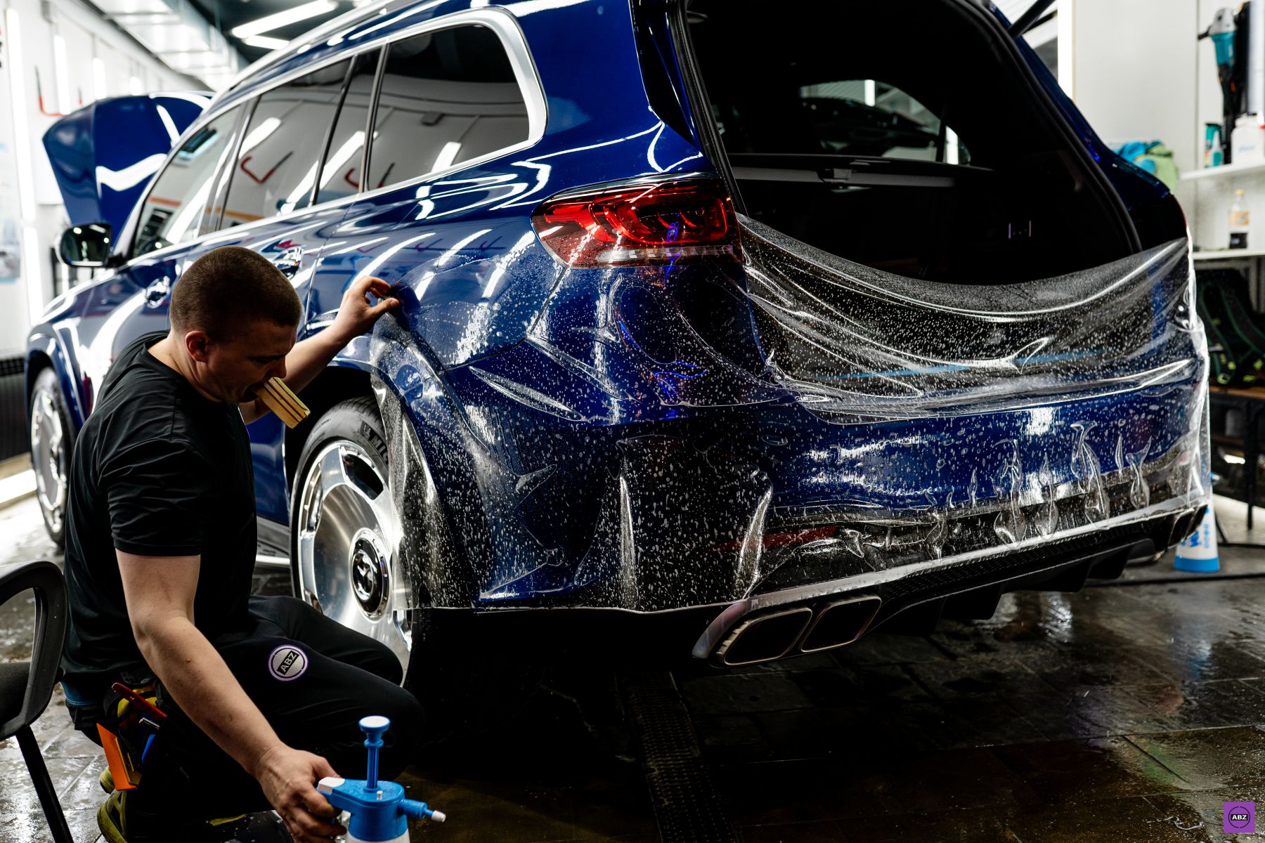 Фото Синий Mercedes-Benz GLS под глянцевым полиуретаном Llumar