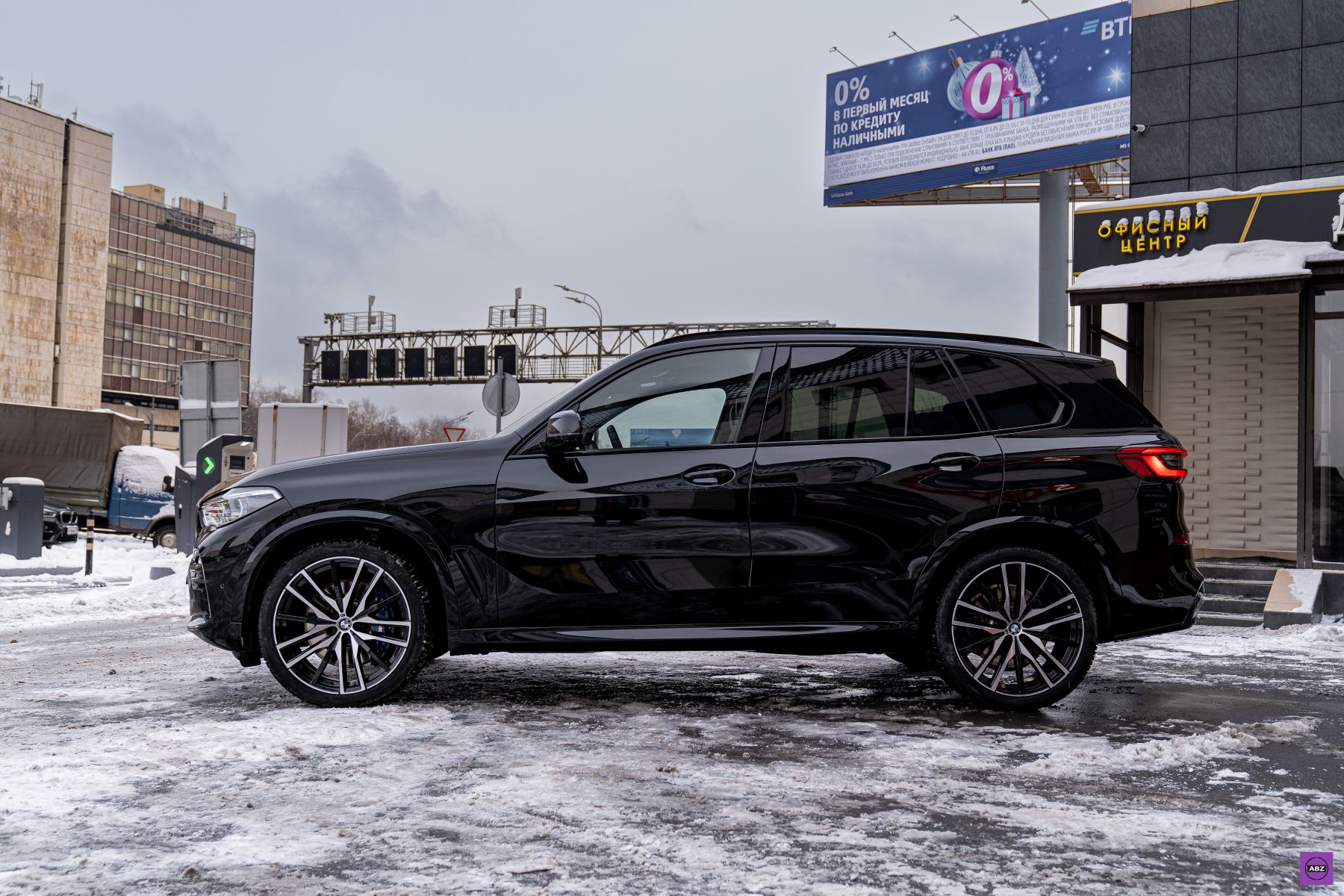Фото BMW X5 – защищен смолоду пленкой Llumar Platinum