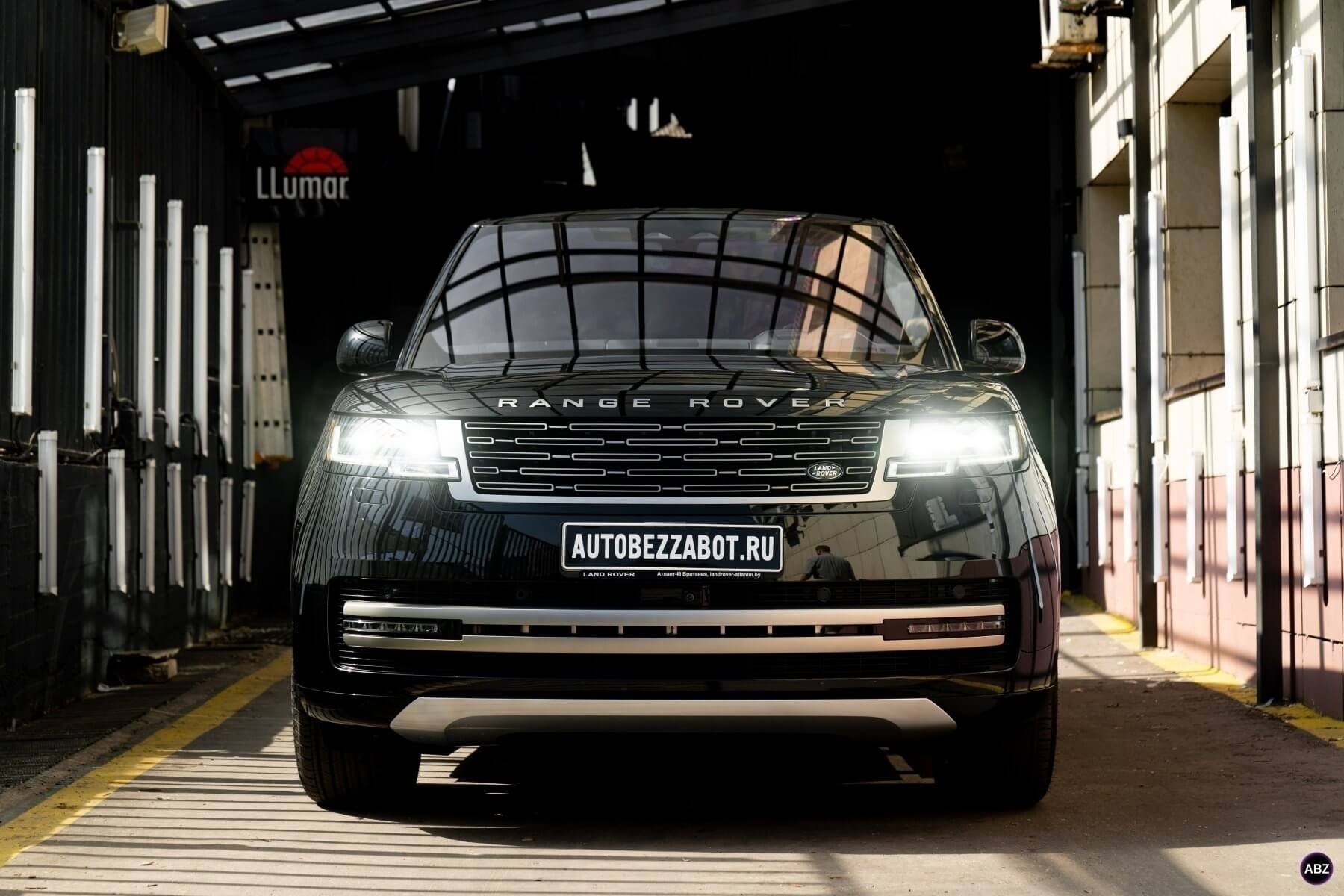 Фото Черный Range Rover под защитой глянцевого Llumar Gloss