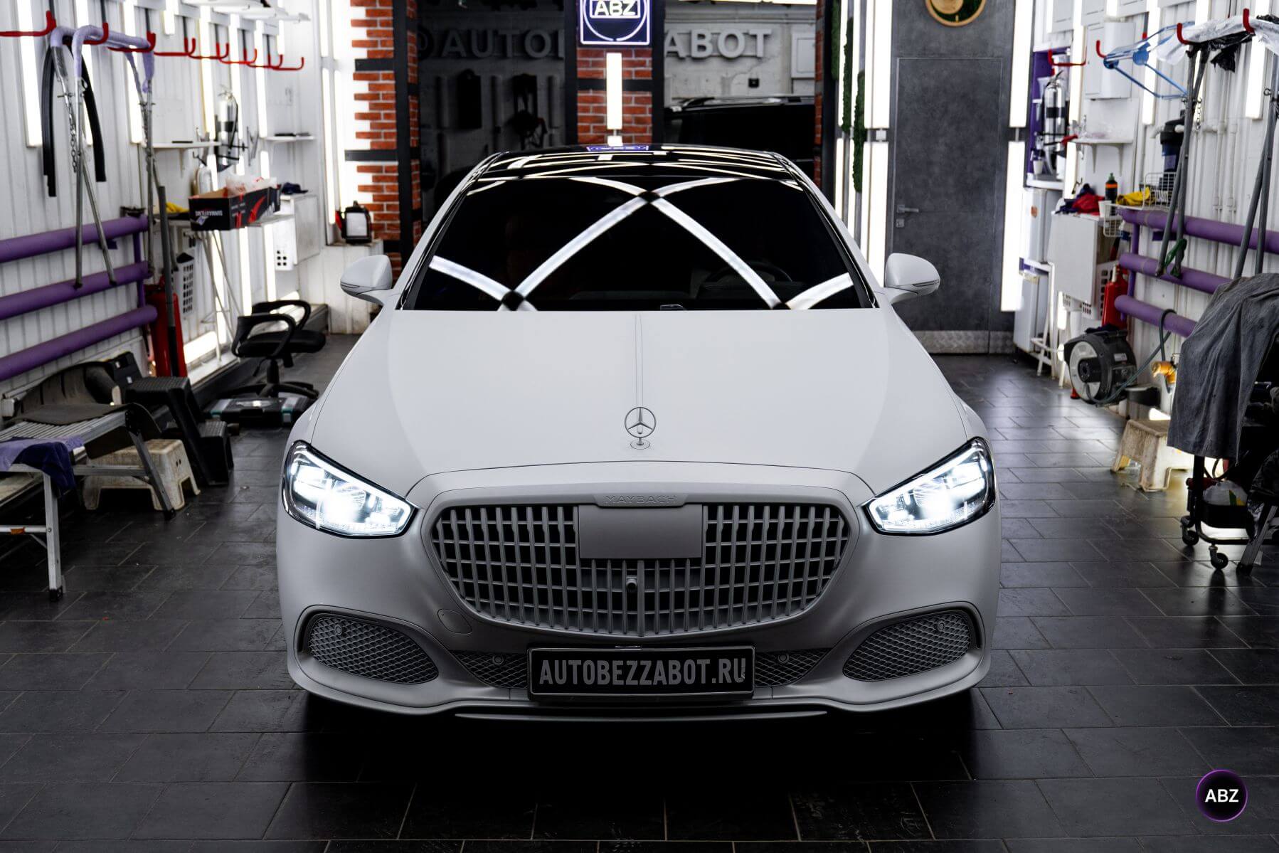Фото Цветной полиуретан и никакой покраски: свежий образ для Mercedes-Maybach