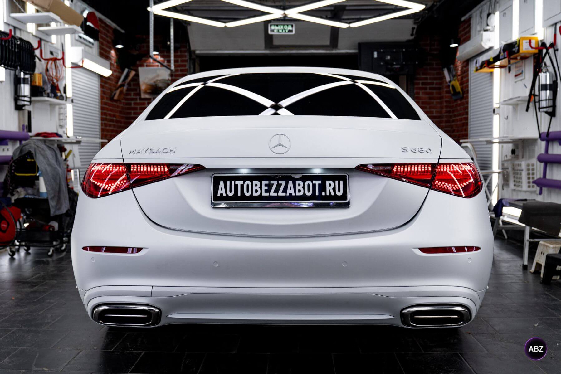 Фото Цветной полиуретан и никакой покраски: свежий образ для Mercedes-Maybach