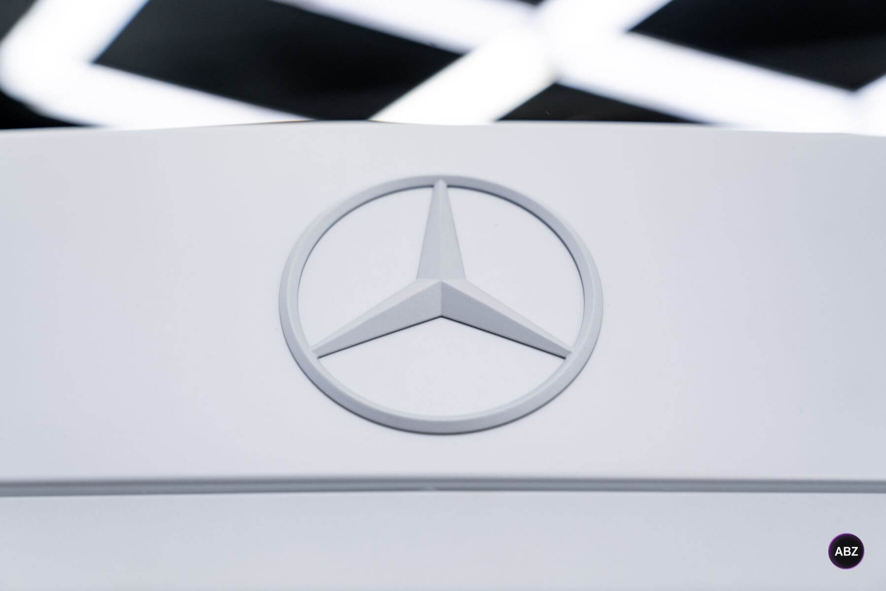 Фото Цветной полиуретан и никакой покраски: свежий образ для Mercedes-Maybach