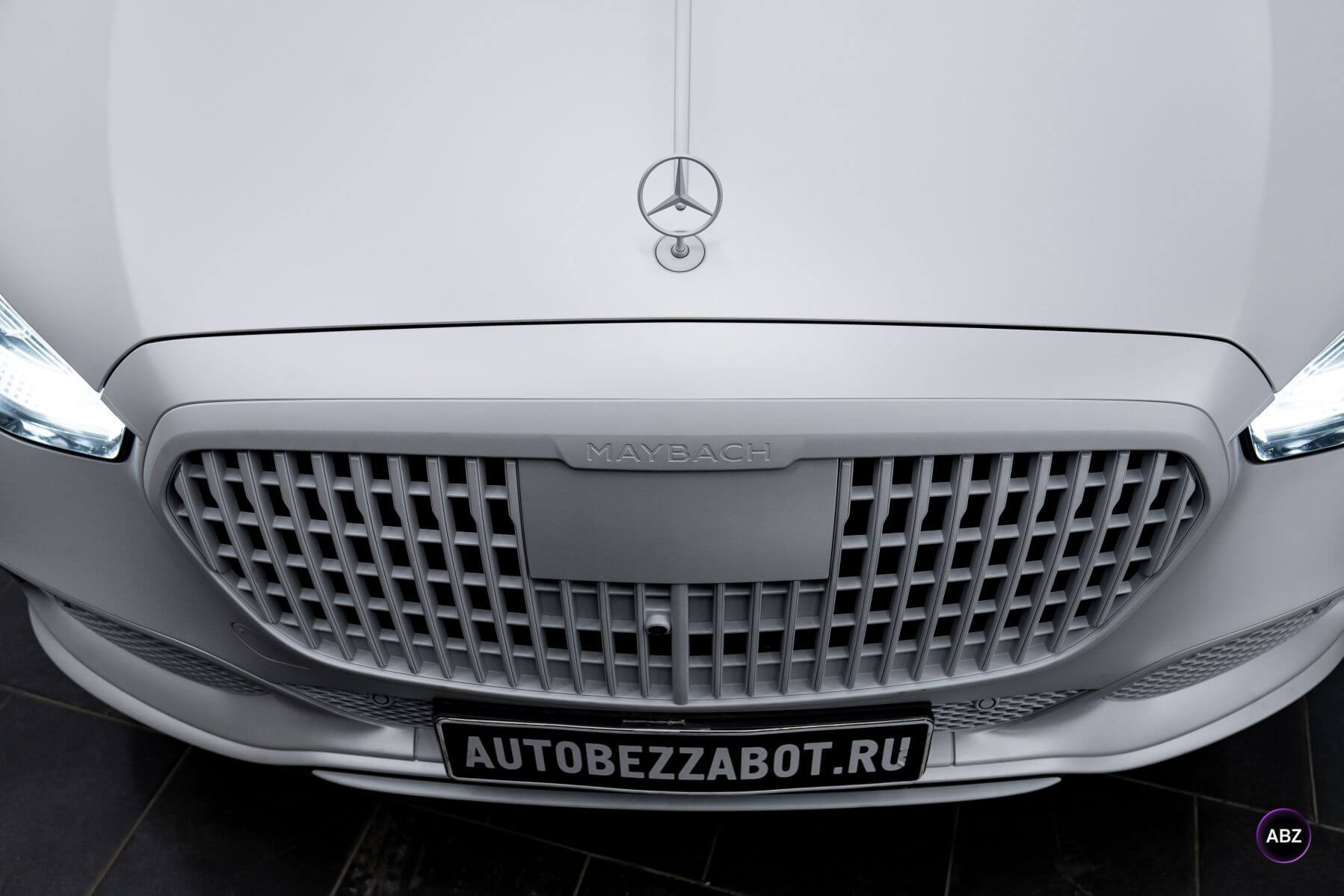 Фото Цветной полиуретан и никакой покраски: свежий образ для Mercedes-Maybach