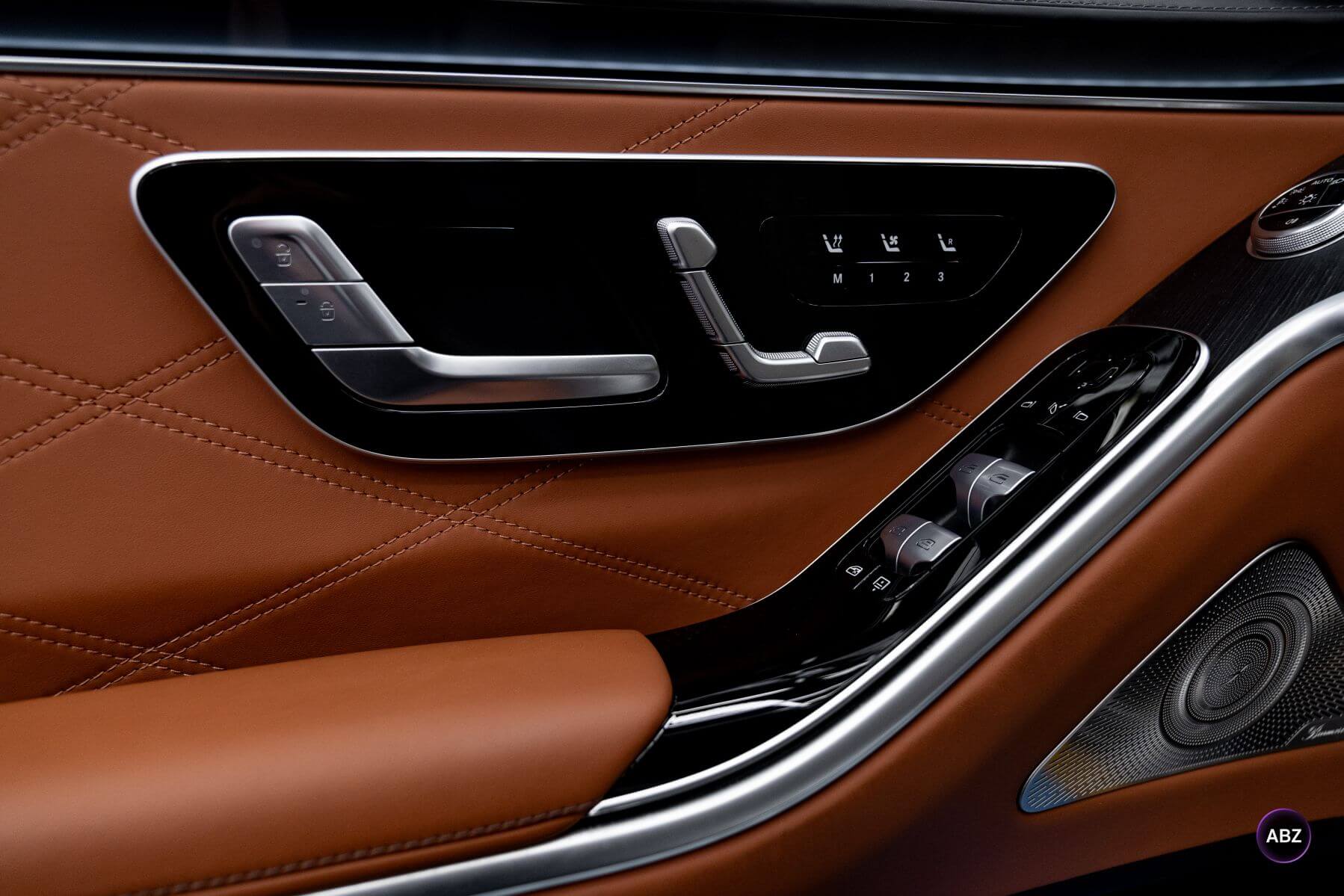 Фото Цветной полиуретан и никакой покраски: свежий образ для Mercedes-Maybach