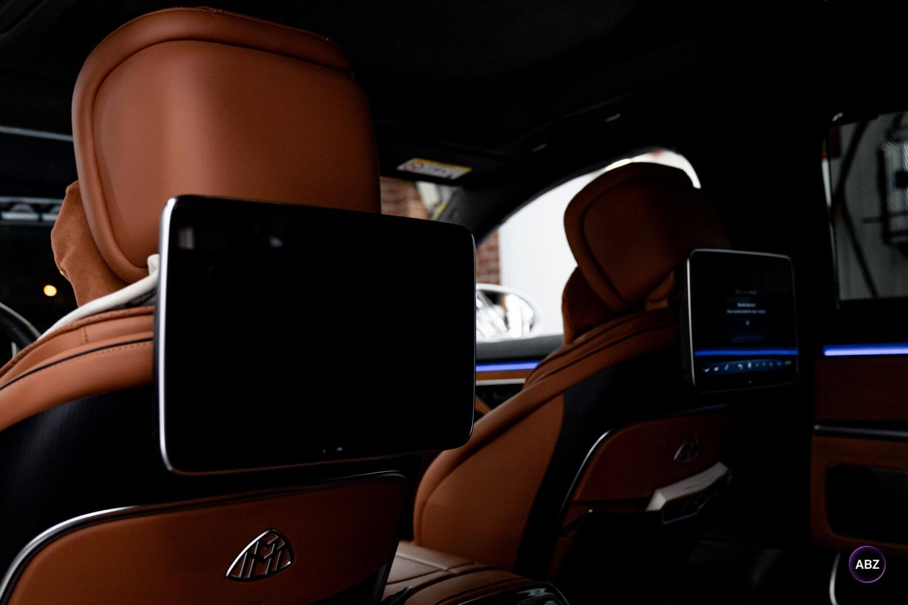Фото Цветной полиуретан и никакой покраски: свежий образ для Mercedes-Maybach