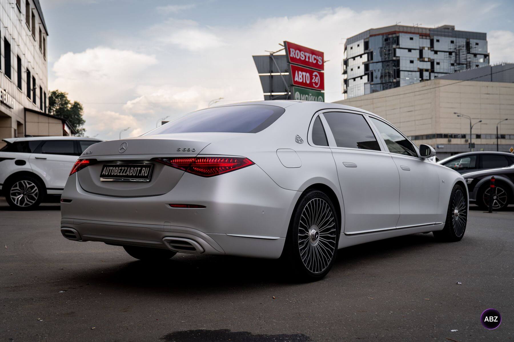Фото Цветной полиуретан и никакой покраски: свежий образ для Mercedes-Maybach