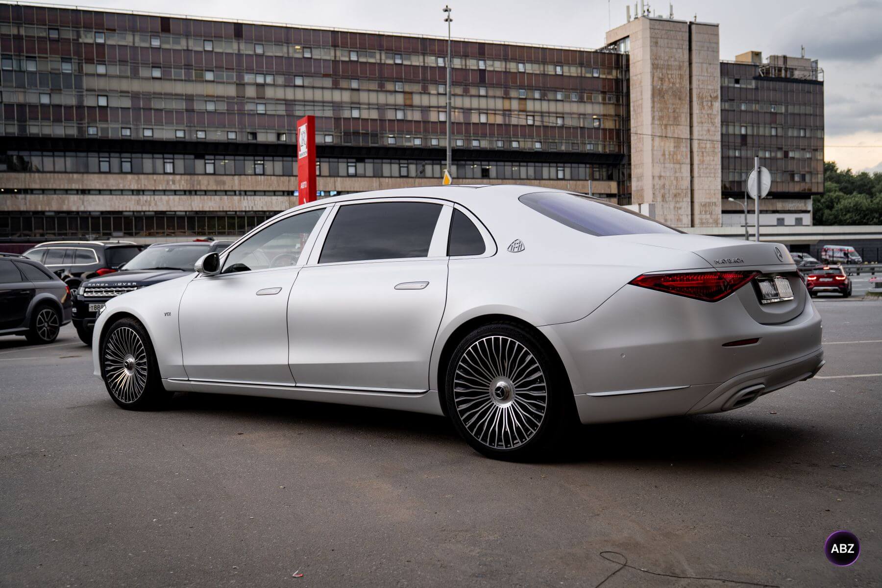 Фото Цветной полиуретан и никакой покраски: свежий образ для Mercedes-Maybach