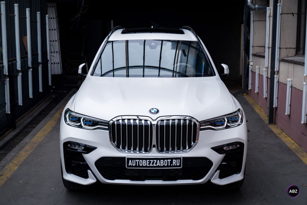 Оклейка BMW X7 плёнкой: гид от мастеров 1 оклейка BMW X7 плёнкой — BMW X7 Белый