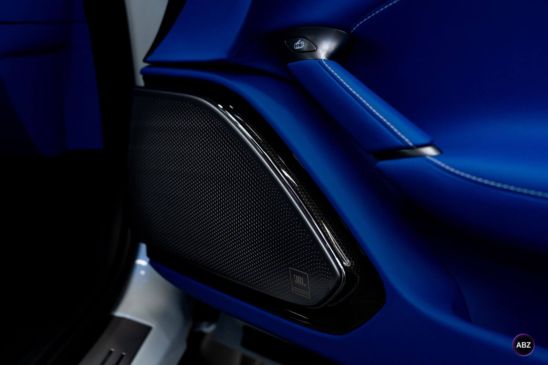 Детейлинг Ferrari Roma Spider — блеск снаружи, чистота внутри 10 Фото Детейлинг Ferrari Roma Spider — блеск снаружи, чистота внутри