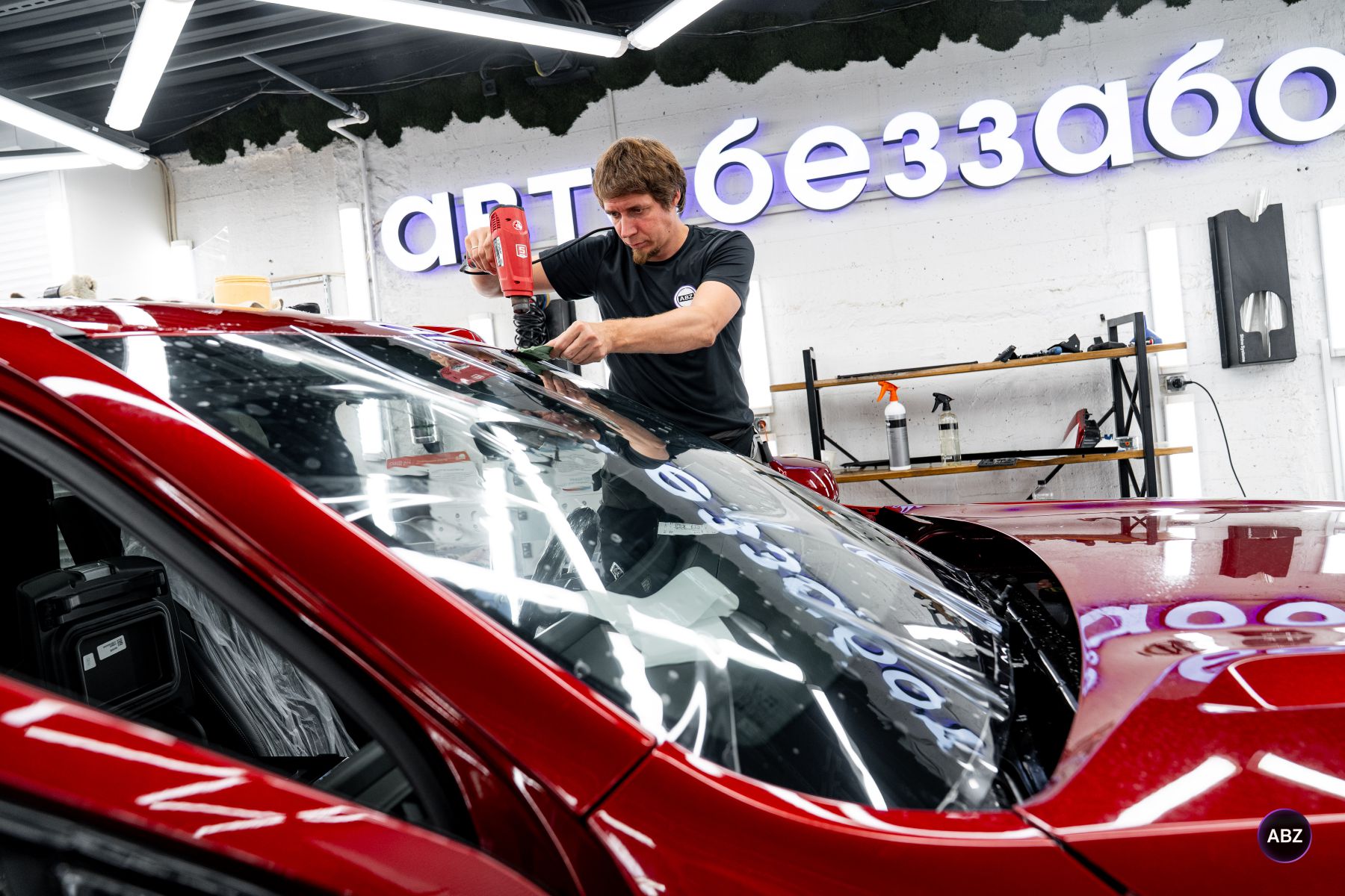 Красный Cadillac Escalade без следов эксплуатации: пленка, стекло и салон 10 Фото Красный Cadillac Escalade без следов эксплуатации: пленка, стекло и салон