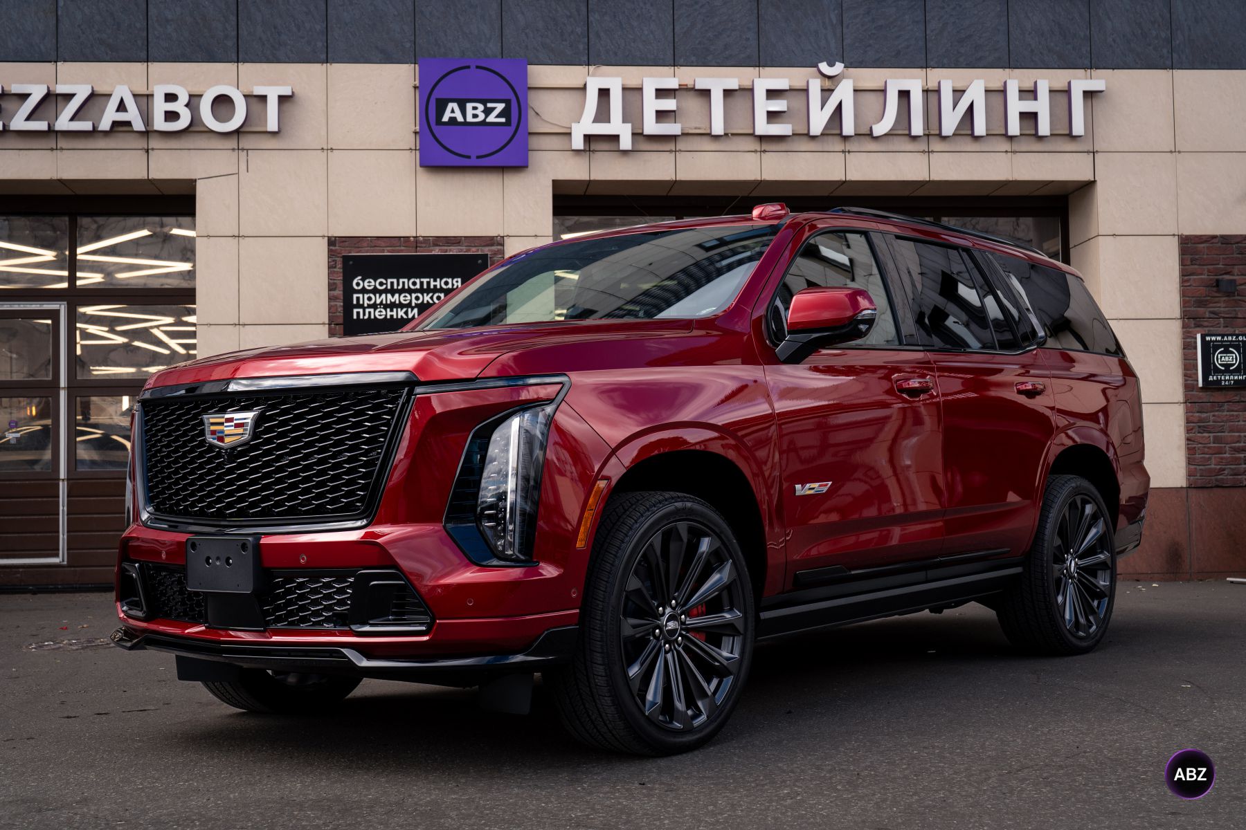 Красный Cadillac Escalade без следов эксплуатации: пленка, стекло и салон 21 Фото Красный Cadillac Escalade без следов эксплуатации: пленка, стекло и салон