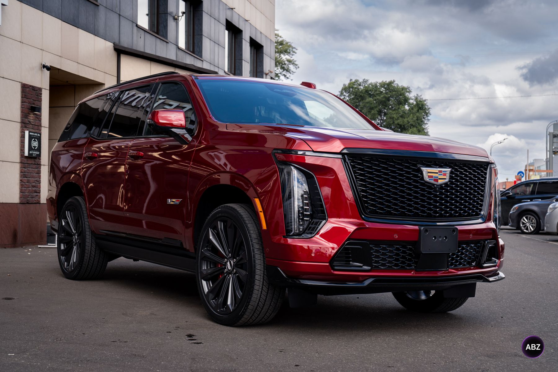 Красный Cadillac Escalade без следов эксплуатации: пленка, стекло и салон 19 Фото Красный Cadillac Escalade без следов эксплуатации: пленка, стекло и салон