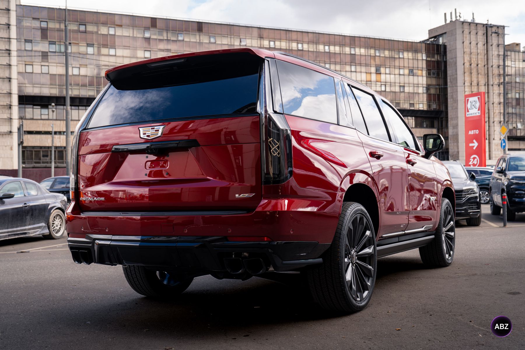 Красный Cadillac Escalade без следов эксплуатации: пленка, стекло и салон 20 Фото Красный Cadillac Escalade без следов эксплуатации: пленка, стекло и салон