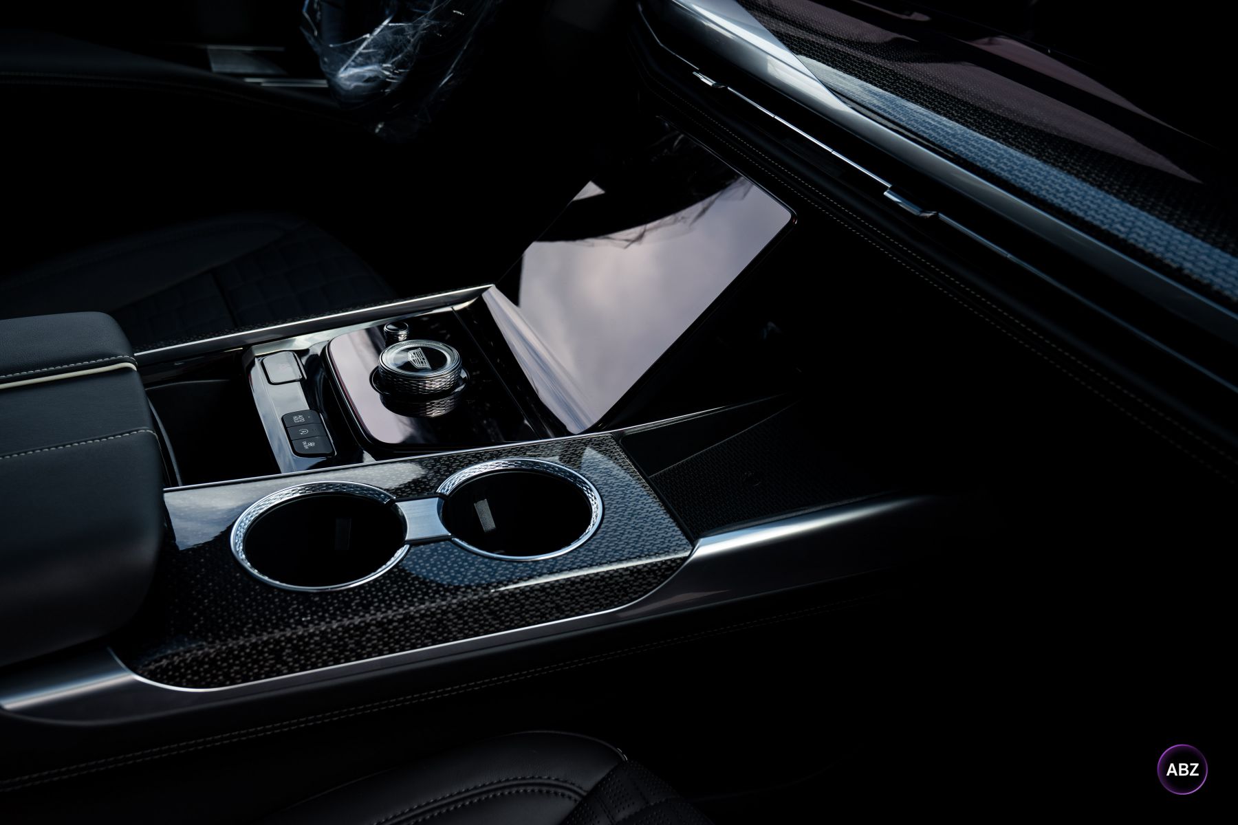 Красный Cadillac Escalade без следов эксплуатации: пленка, стекло и салон 15 Фото Красный Cadillac Escalade без следов эксплуатации: пленка, стекло и салон