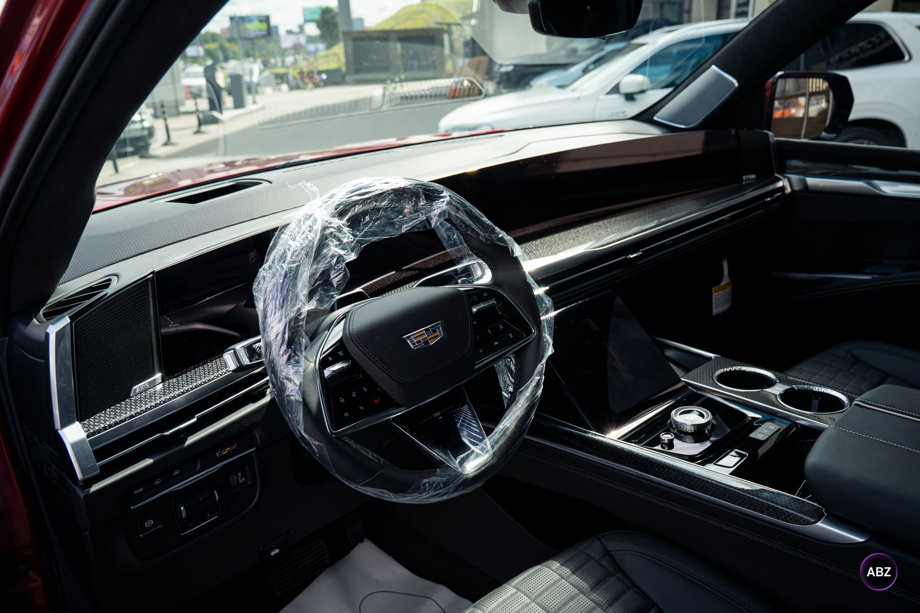 Красный Cadillac Escalade без следов эксплуатации: пленка, стекло и салон 18 Фото Красный Cadillac Escalade без следов эксплуатации: пленка, стекло и салон