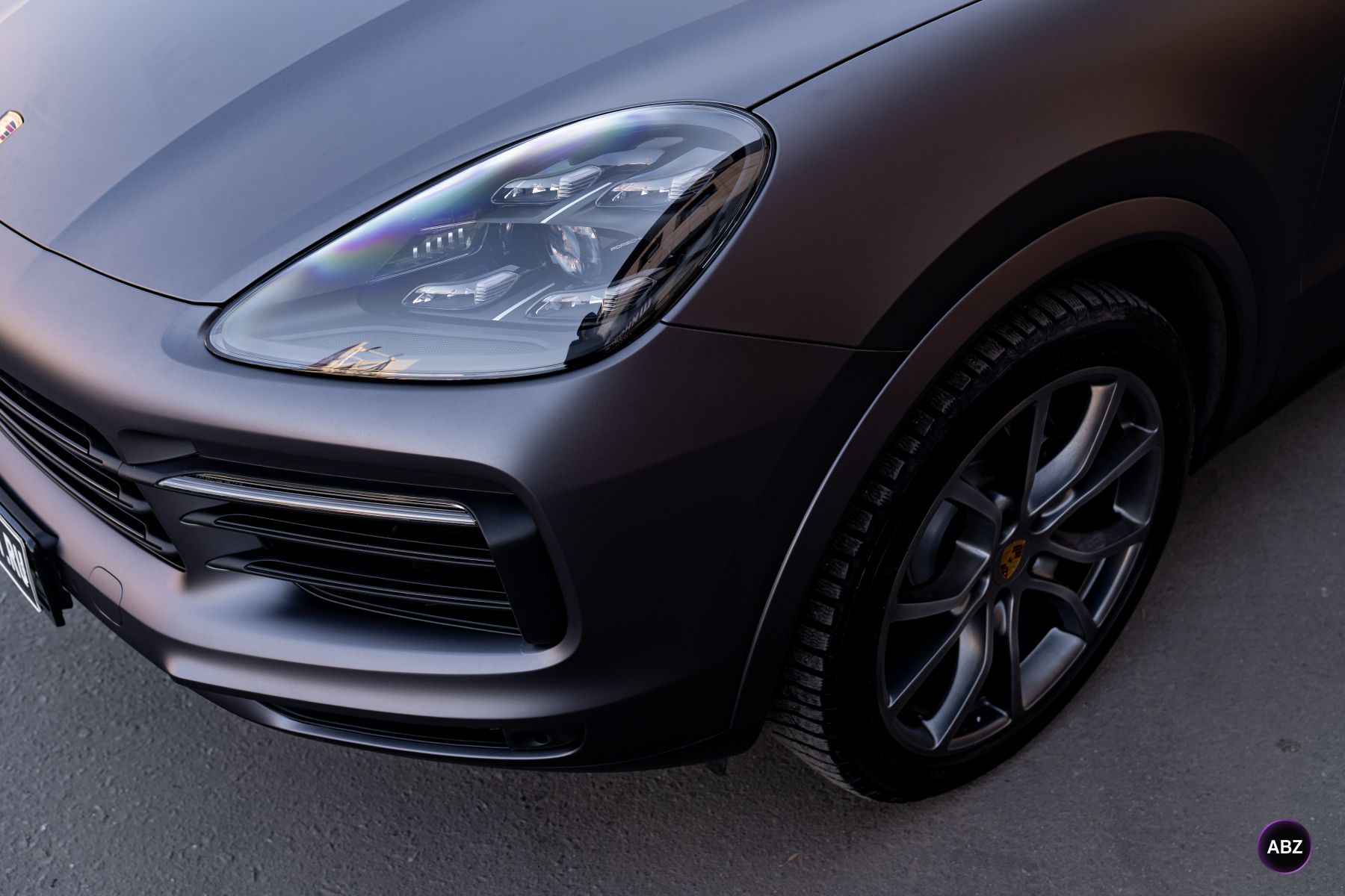 Porsche Cayenne в новом цвете: из бежевого в матовый Lead Ink Grey 13 Фото Porsche Cayenne в новом цвете: из бежевого в матовый Lead Ink Grey