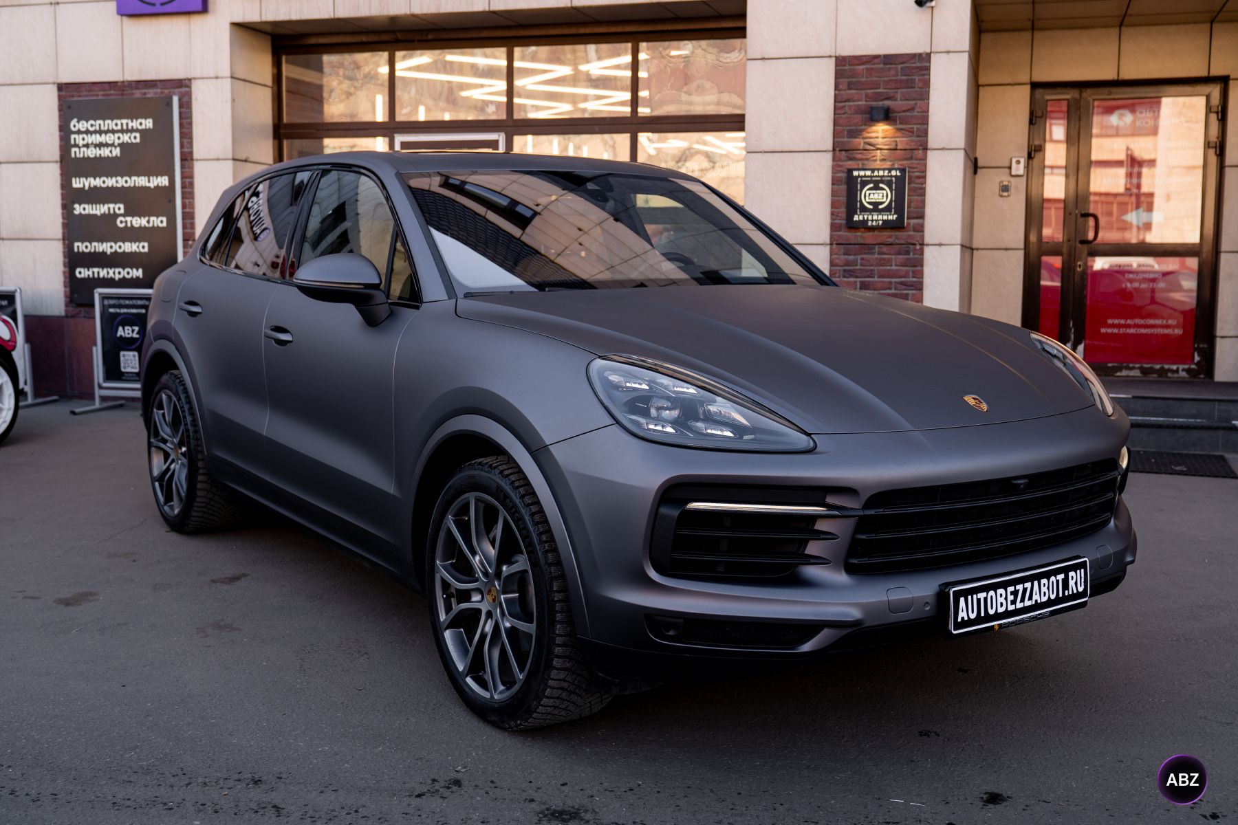 Porsche Cayenne в новом цвете: из бежевого в матовый Lead Ink Grey 16 Фото Porsche Cayenne в новом цвете: из бежевого в матовый Lead Ink Grey