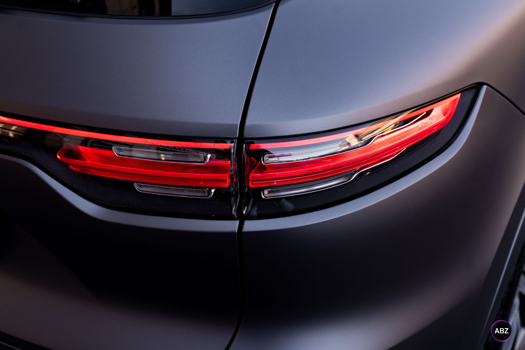 Porsche Cayenne в новом цвете: из бежевого в матовый Lead Ink Grey 12 Фото Porsche Cayenne в новом цвете: из бежевого в матовый Lead Ink Grey