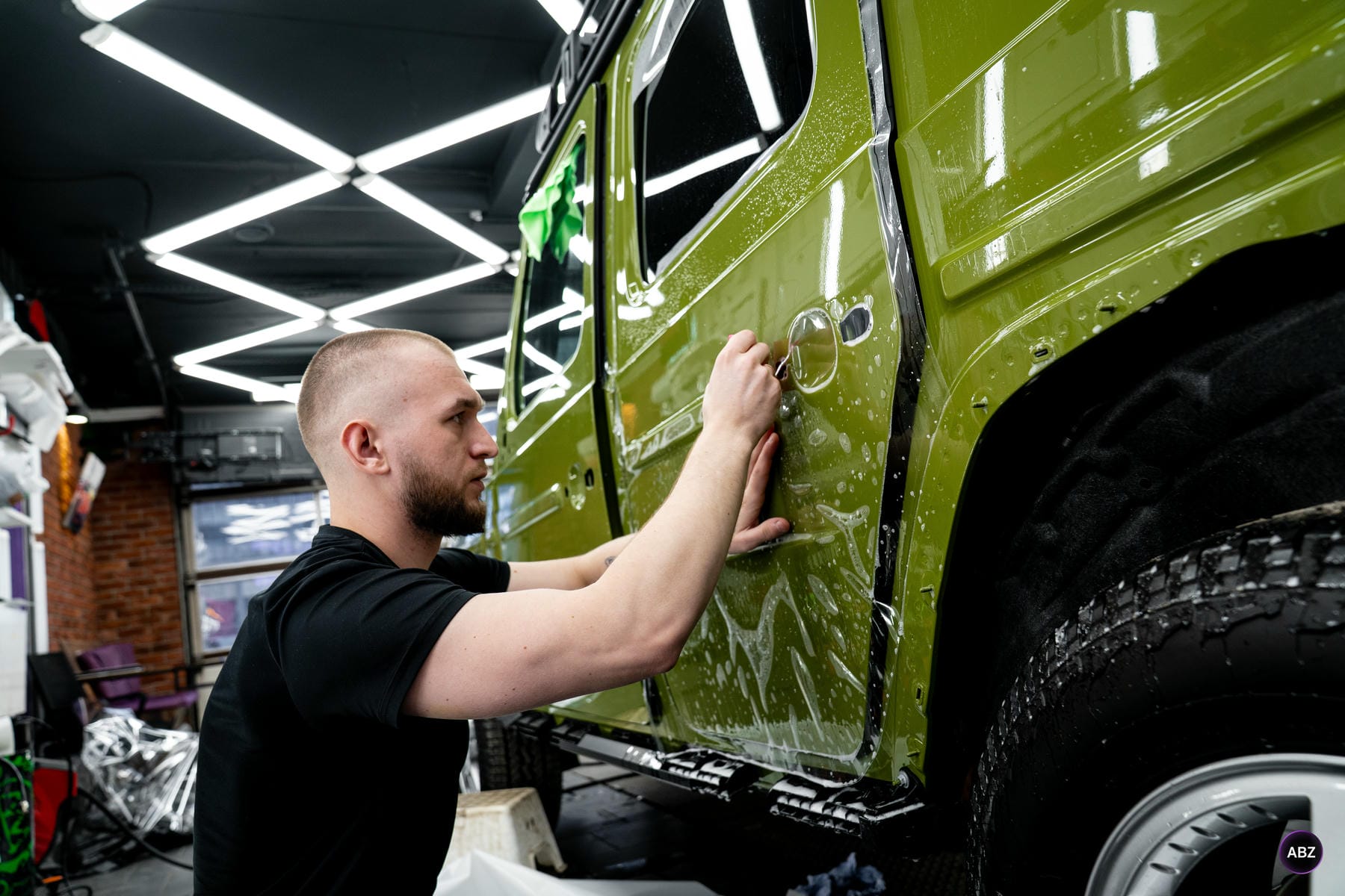 Mercedes-Benz G63 после оклейки: баланс глянца и мата 3 Фото Mercedes-Benz G63 после оклейки: баланс глянца и мата