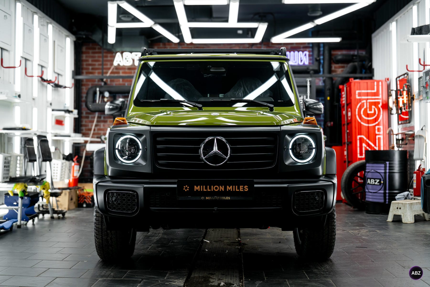 Mercedes-Benz G63 после оклейки: баланс глянца и мата 11 Фото Mercedes-Benz G63 после оклейки: баланс глянца и мата