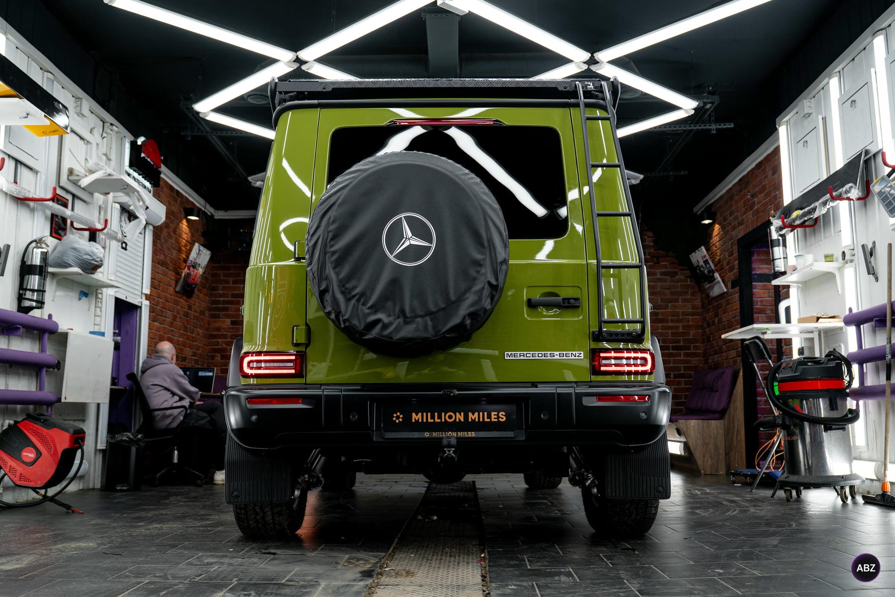 Mercedes-Benz G63 после оклейки: баланс глянца и мата 12 Фото Mercedes-Benz G63 после оклейки: баланс глянца и мата