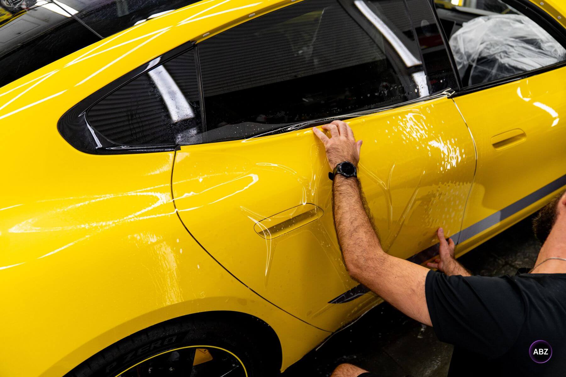 Оклейка пленкой Xiaomi SU7: когда цвет важнее всего 4 Фото Оклейка пленкой Xiaomi SU7: когда цвет важнее всего